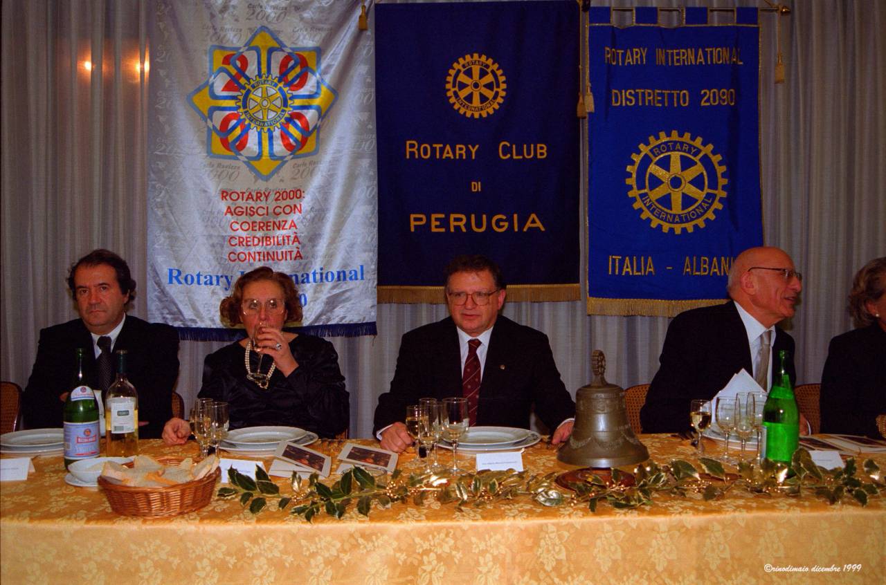 rdm ©rinodimaio-R.C.PERUGIA Conviviale Plaza dicembre 1999 n.02