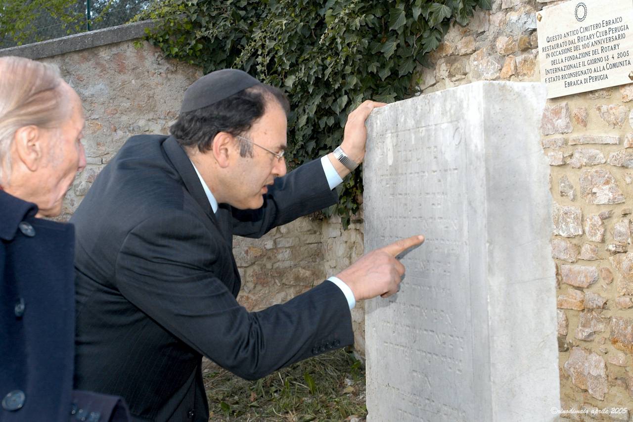 rdm ©rinodimaio-R.C.PERUGIA - Inaugurazione restauro Cimitero Ebraico 13 aprile 2005 -n.06