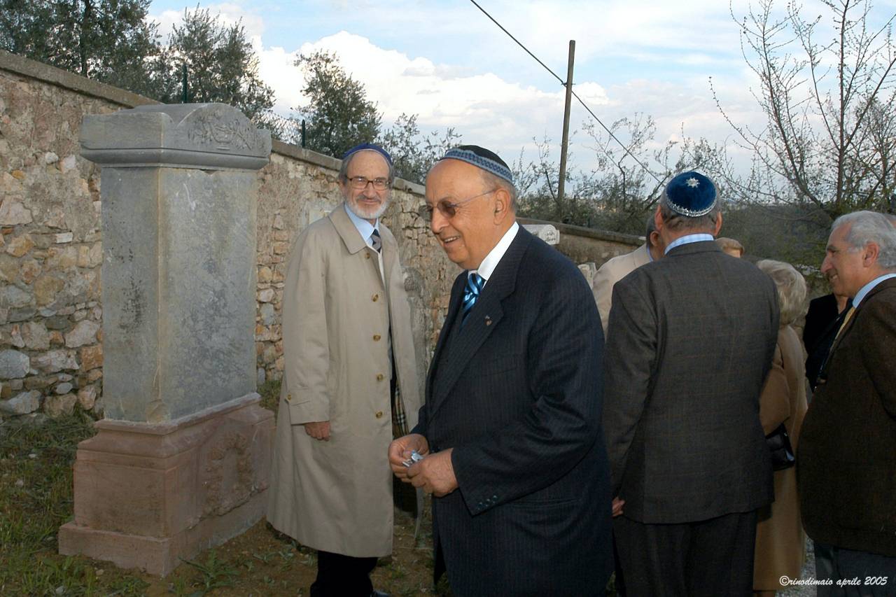 rdm ©rinodimaio-R.C.PERUGIA - Inaugurazione restauro Cimitero Ebraico 13 aprile 2005 -n.08