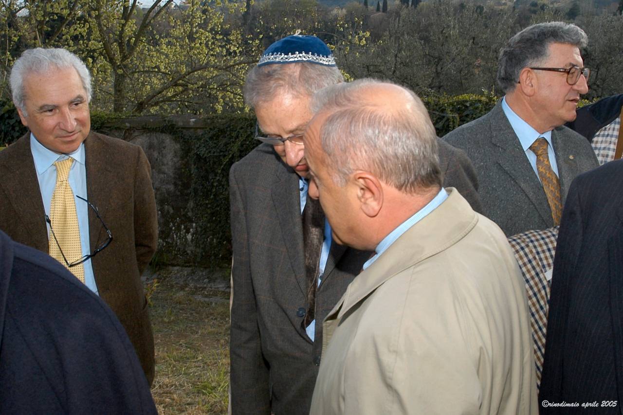 rdm ©rinodimaio-R.C.PERUGIA - Inaugurazione restauro Cimitero Ebraico 13 aprile 2005 -n.13