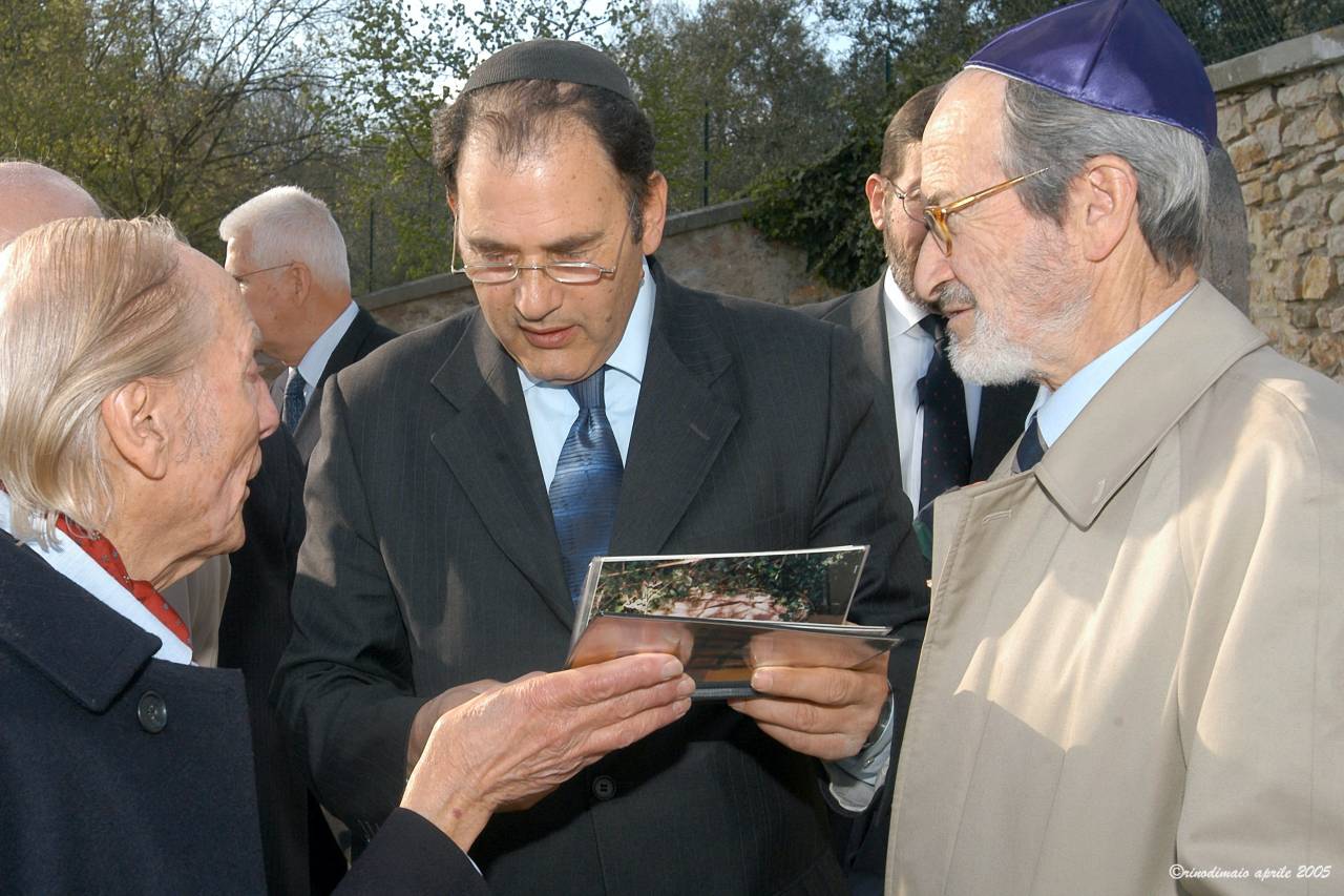 rdm ©rinodimaio-R.C.PERUGIA - Inaugurazione restauro Cimitero Ebraico 13 aprile 2005 -n.18