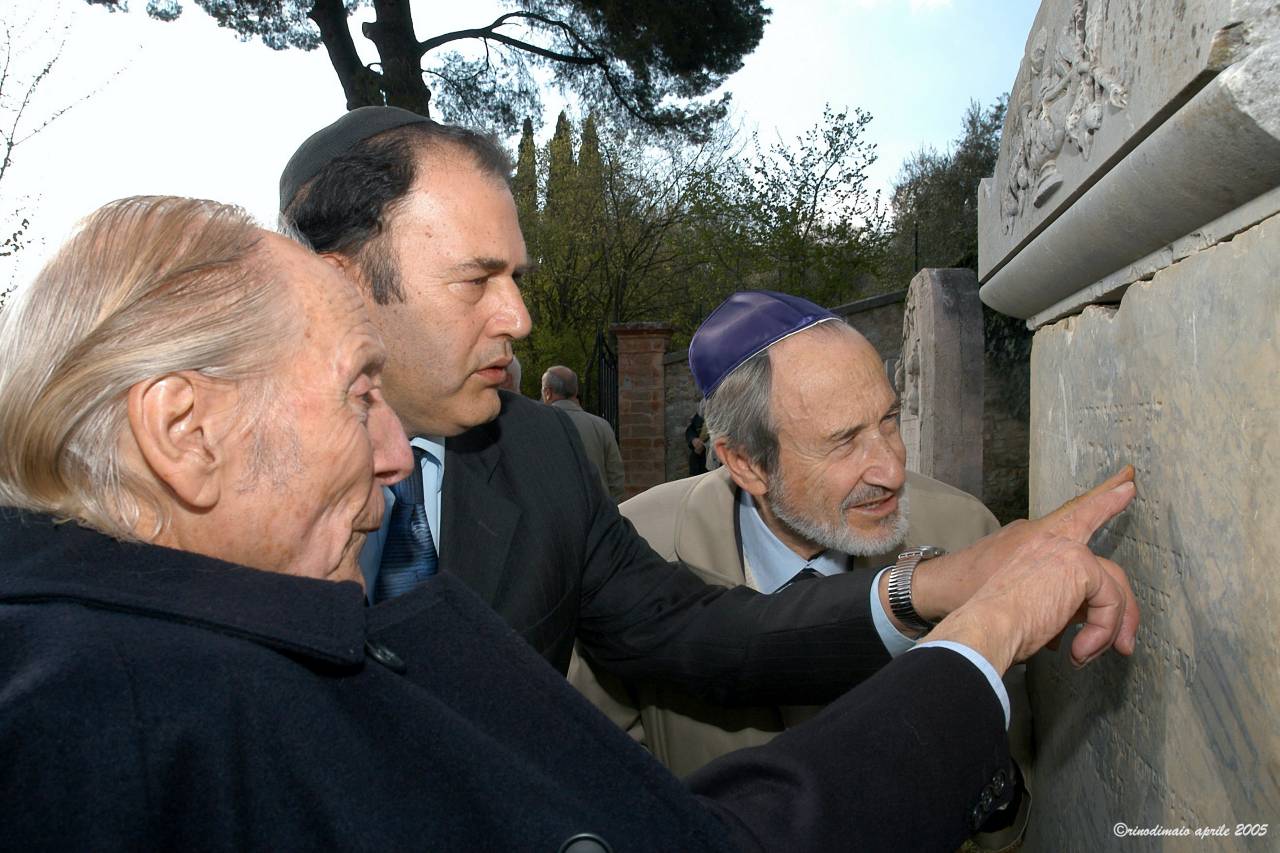 rdm ©rinodimaio-R.C.PERUGIA - Inaugurazione restauro Cimitero Ebraico 13 aprile 2005 -n.21