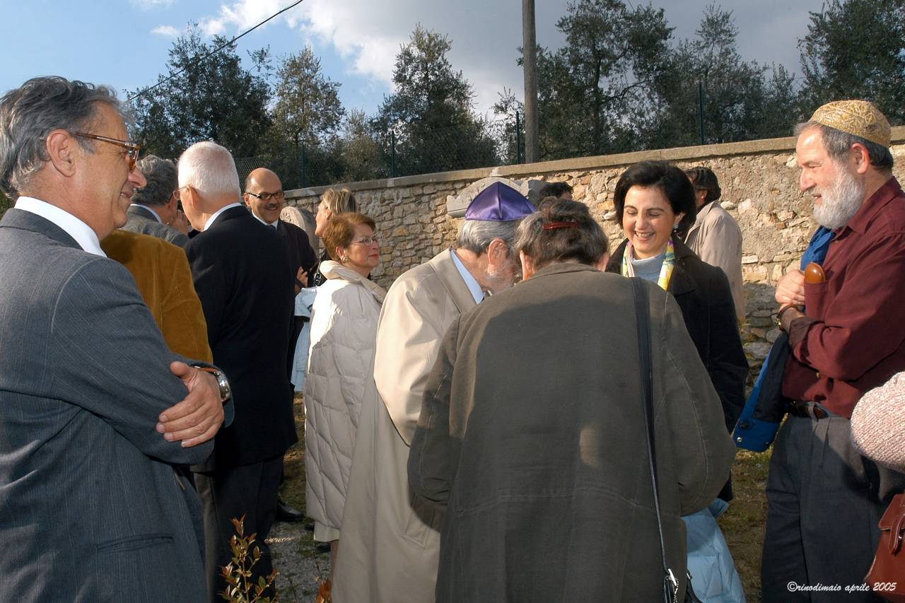 rdm ©rinodimaio-R.C.PERUGIA - Inaugurazione restauro Cimitero Ebraico 13 aprile 2005 -n.37