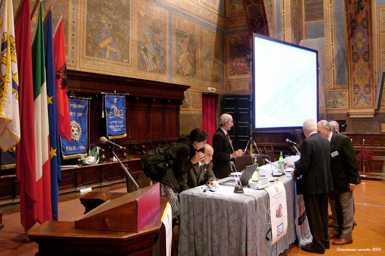 rdm©rinodimaio-Seminario Rotary Foundation-Perugia 27 Novembre 2004-n.03