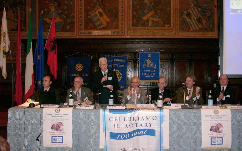  Sala dei Notari Seminario Rotary Foundation 27 novembre 2004- Presidente Moggi